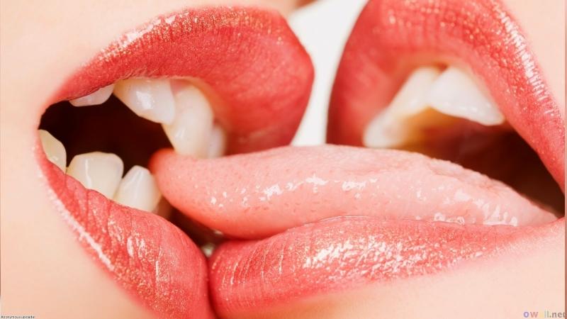 Khi đã là của nhau, hãy trao cho nhau những nụ hôn ngọt ngào nhất