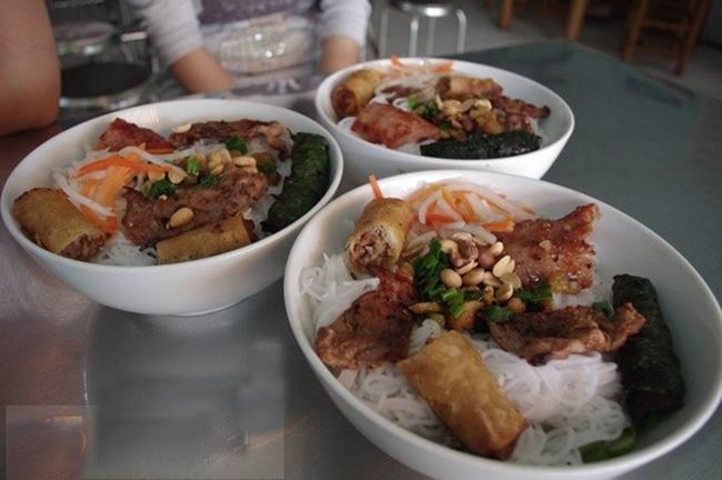 Hồng Nguyệt - Bánh Xèo, Bún Thịt Nướng & Nem Lụi