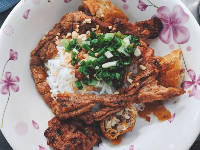 Hồng Nguyệt - Bánh Xèo, Bún Thịt Nướng & Nem Lụi