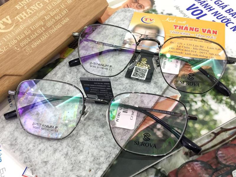 Kính mắt Thắng Vân