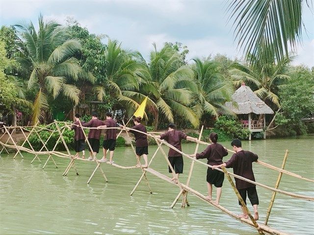 Trò chơi cầu lắc tại khu du lịch Lan Vương