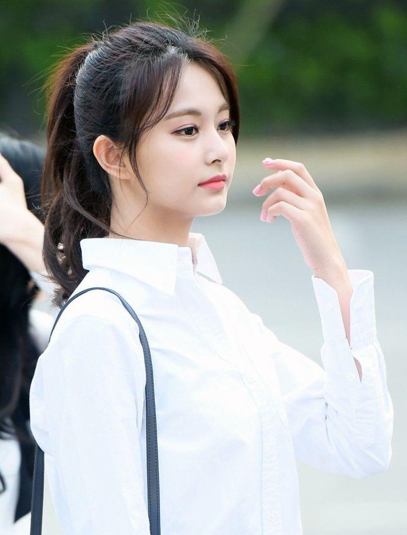 Áo trắng ra chơi