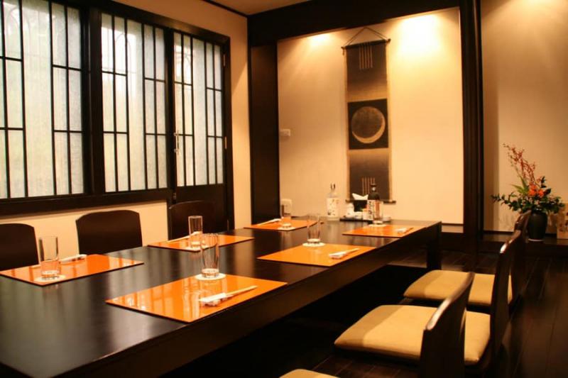 Lá Phong Sushi House