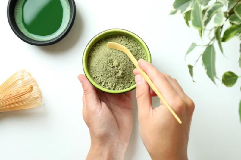 Làm trắng da bằng bột trà xanh