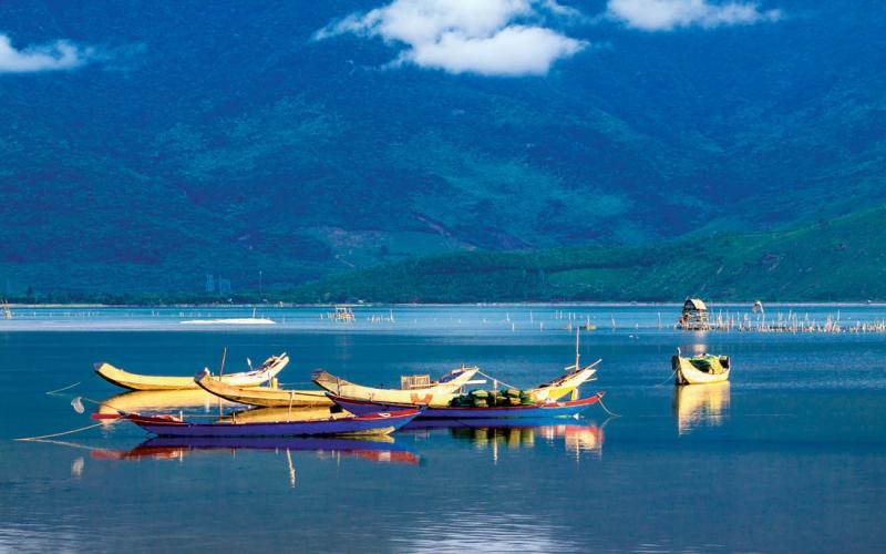 Vẻ đẹp mê đắm lòng người của làng chài