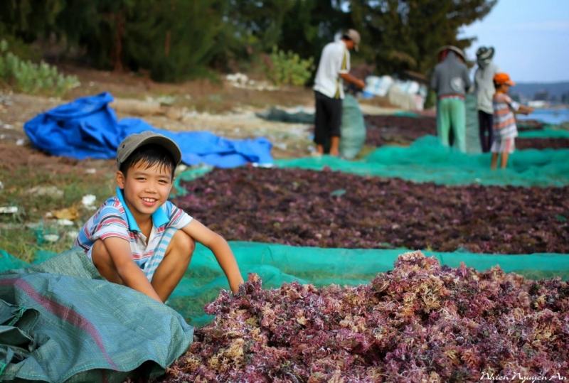 Người dân nơi đây rất hiền hòa, luôn chào đón du khách bằng nụ cười trên môi