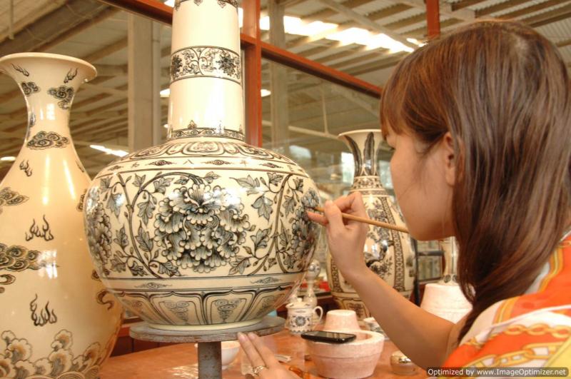 Hoa văn cổ của Chu Đậu phần nhiều là sen, cúc, dưới nhiều dạng khác nhau