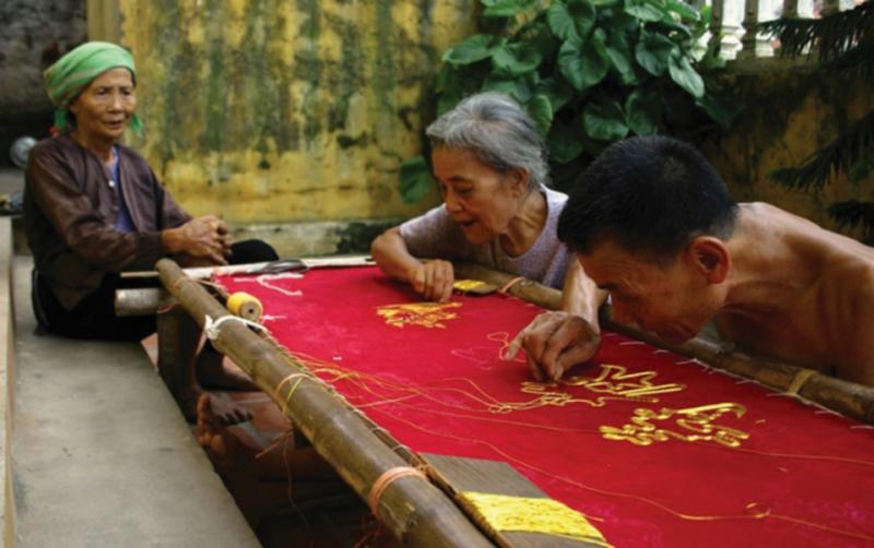 Bàn tay tài hoa của người thợ thêu