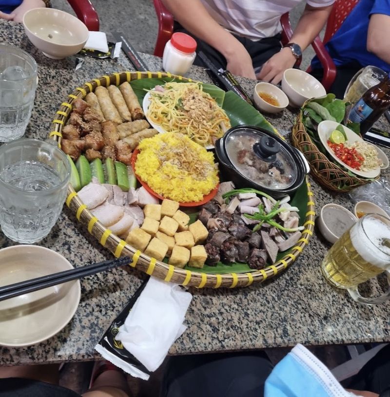 Lẩu bò Năm Cảnh
