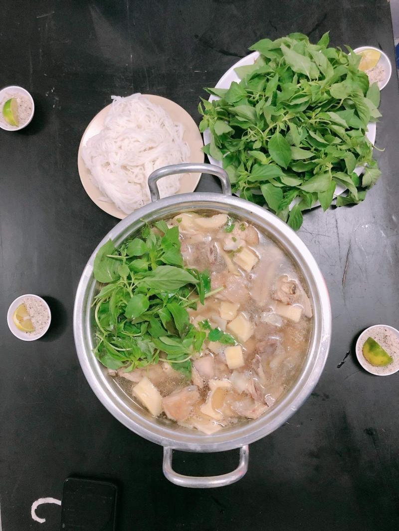 ﻿﻿Lẩu gà lá é: Gà Đồi