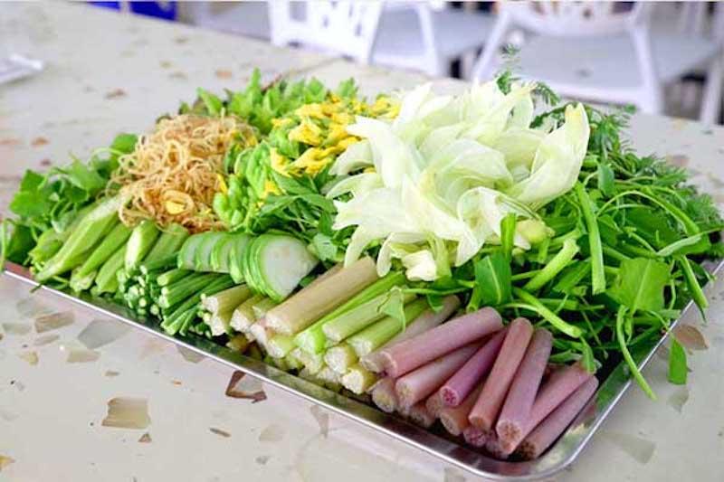 Rau xanh cho món lẩu ngày Tết