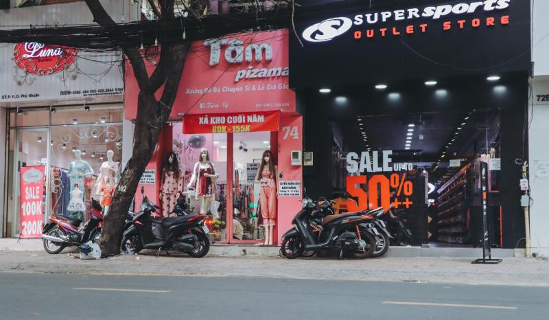 Mua sắm tại đường Lê Văn Sỹ