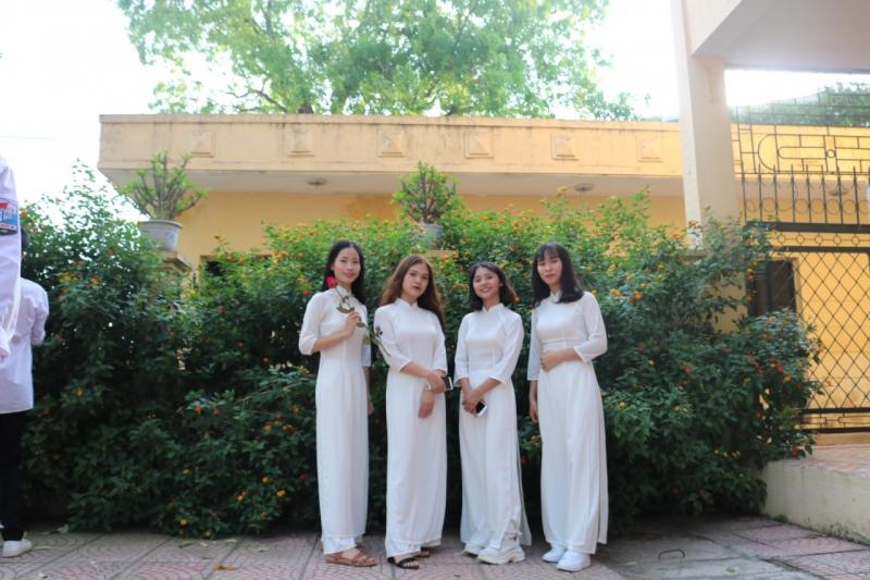 Nữ sinh lớp 12
