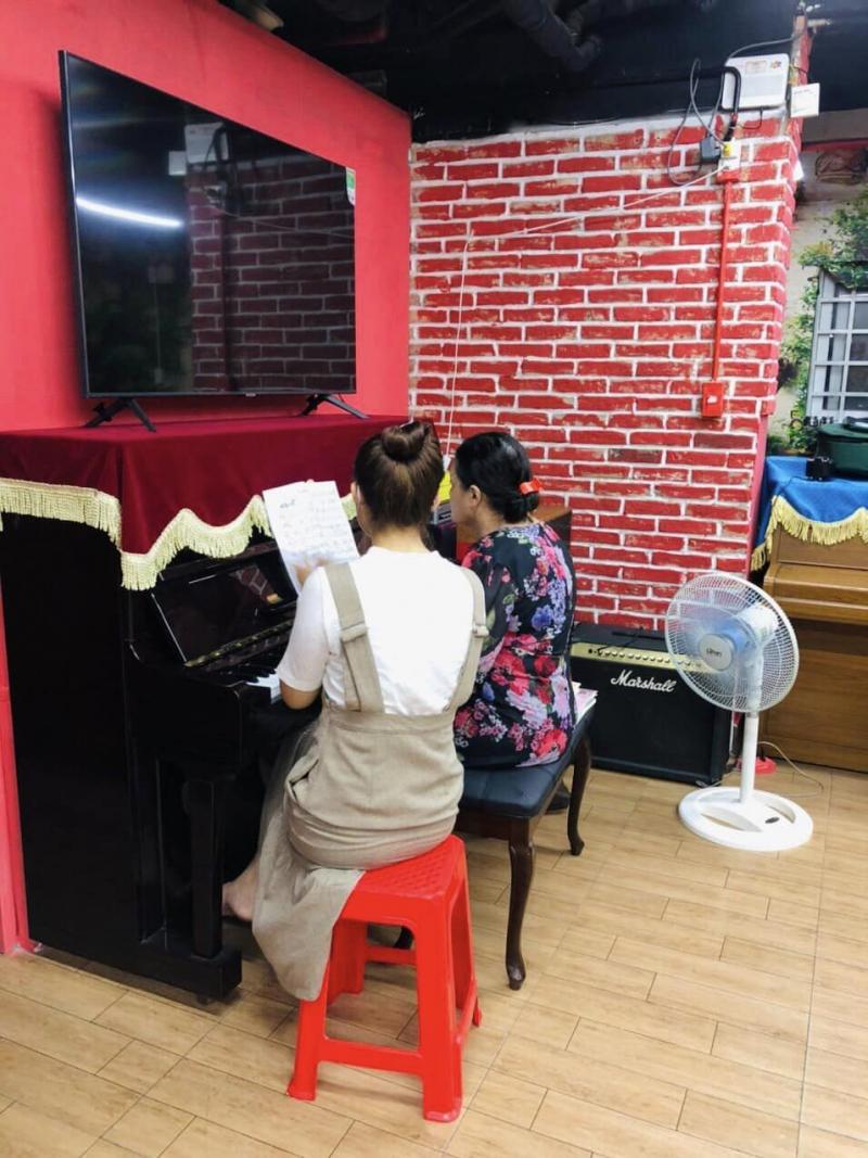 Lớp nhạc Tây Ban Cầm