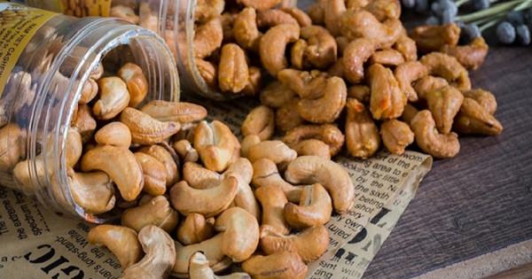 Hạt điều là món ăn vặt lành mạnh, bổ sung nhiều vitamin, khoáng chất cho cơ thể