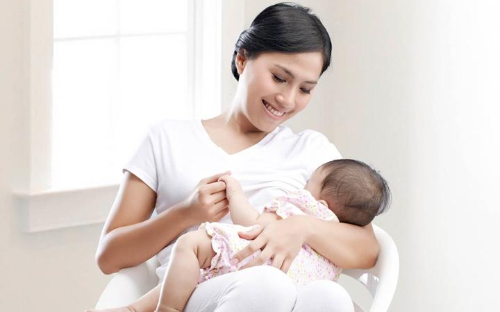 Thận trọng khi sử dụng đối với phụ nữ cho con bú
