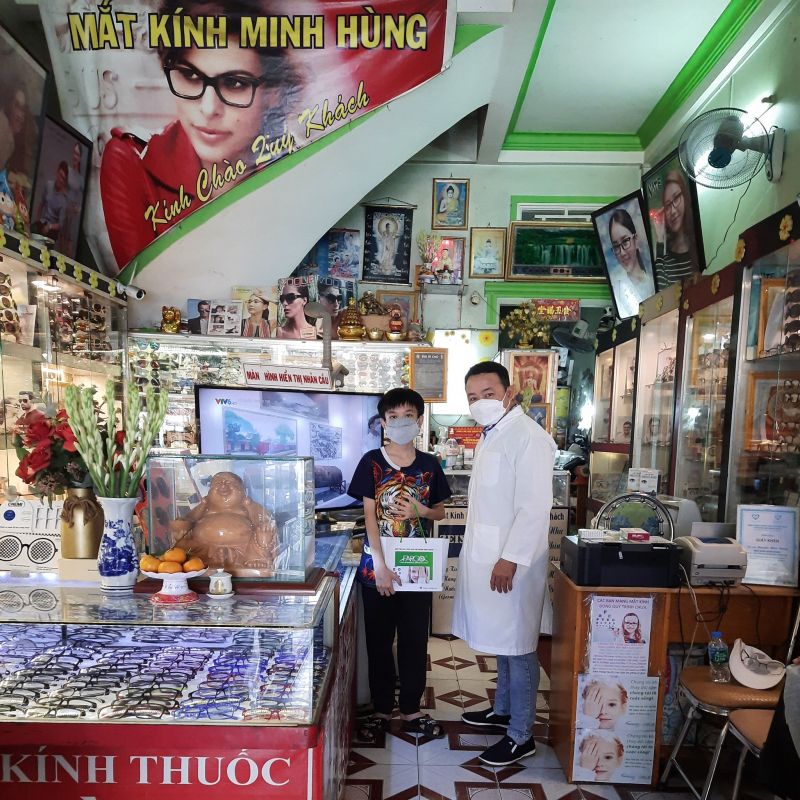 Mắt kính Minh Hùng