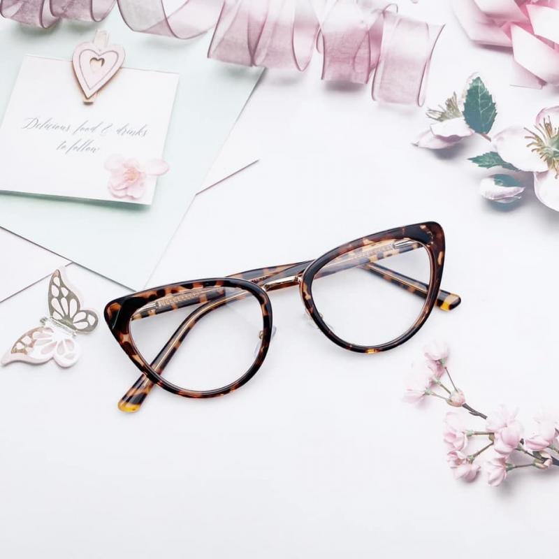 Mắt kính thời trang Vân Tình