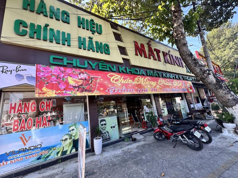 Mắt kính Xanh Pôn