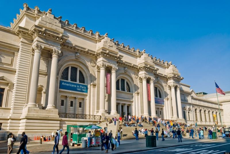 Bên ngoài bảo tàng nghệ thuật Metropolitan