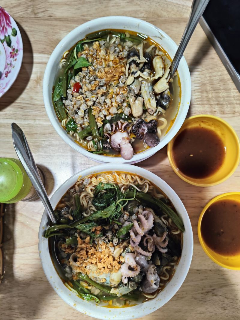 Mì Ốc Hến Dì Lan