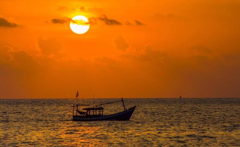Mở bài Chiếc thuyền ngoài xa
