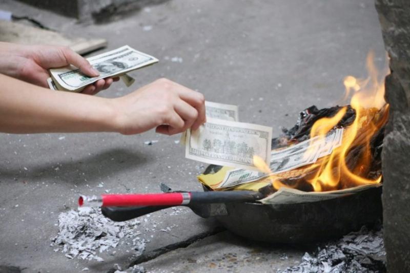Mùi khói đốt vàng mã