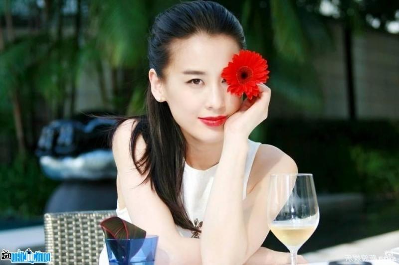 Vẻ đẹp ngọt ngào và quyến rũ của Huỳnh Thánh Y
