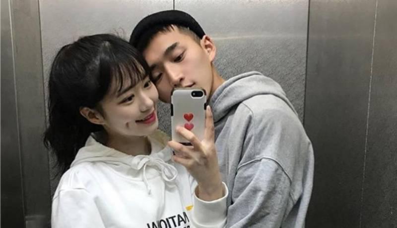 Anh ấy làm cho mình trở thành một phần cuộc sống của bạn