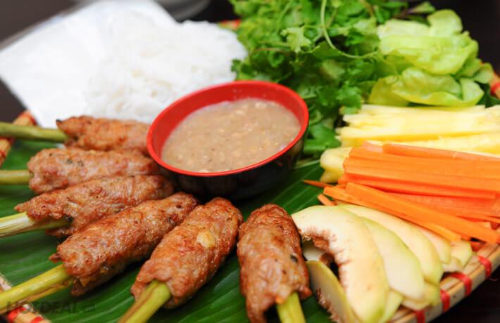 Món nem lụi tuyệt hảo tại Huế