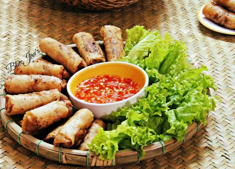 Nem rán cũng được coi là đặc trưng của Tết truyền thống