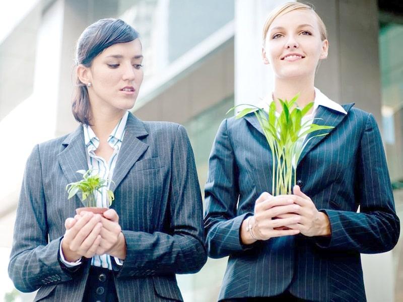 Sân si ghen tị làm bạn kém sang