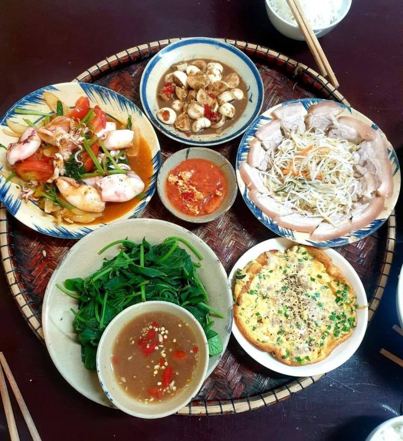 Nhà Nâu - Cơm Nhà