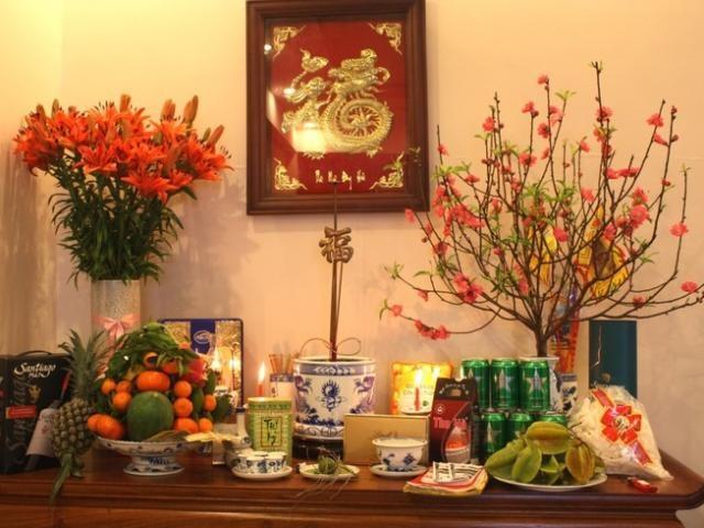 Khi đó, cả gia đình tôi kính cẩn trước bàn thờ tổ tiên để cầu mong những điều tốt đẹp nhất sẽ đến trong tương lai.