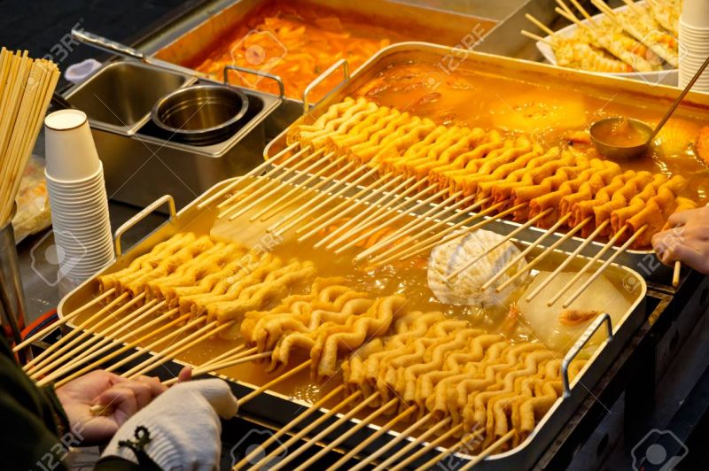 Odeng (Chả cá hấp sốt cay)