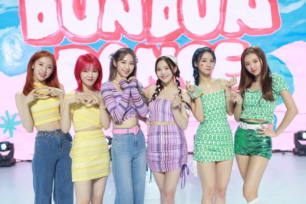 Oh My Girl - Dun Dun Dance