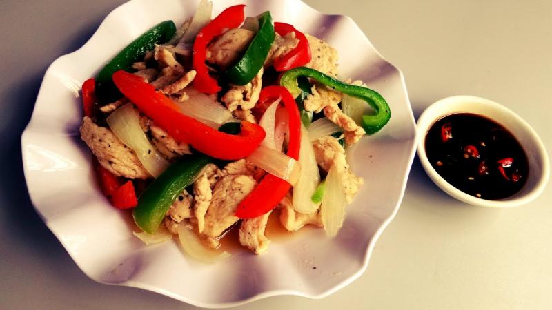 Ớt chuông xào thịt gà