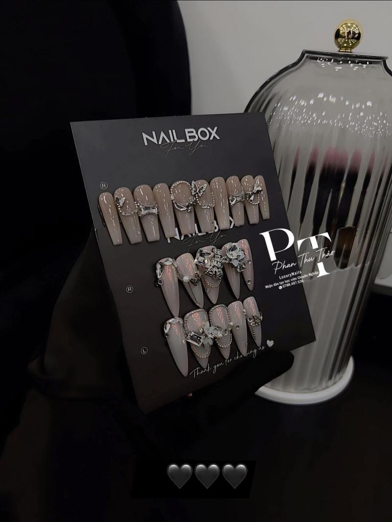 Phan Thu Thảo Luxury