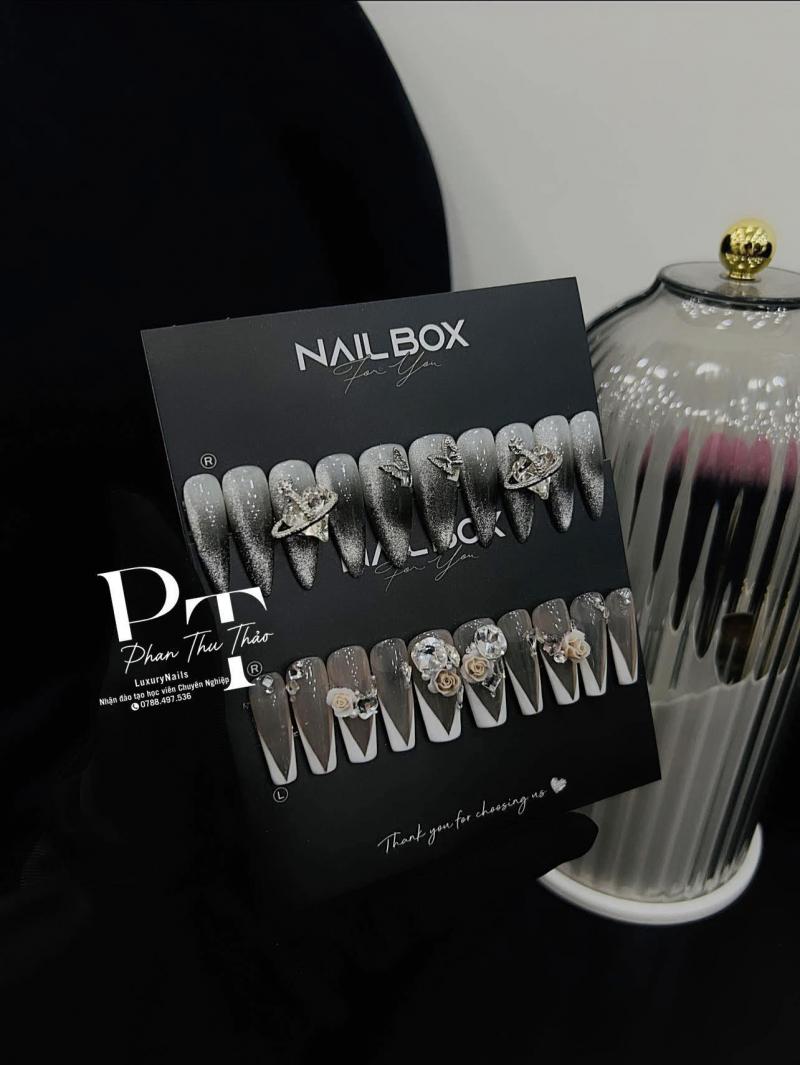 Phan Thu Thảo Luxury
