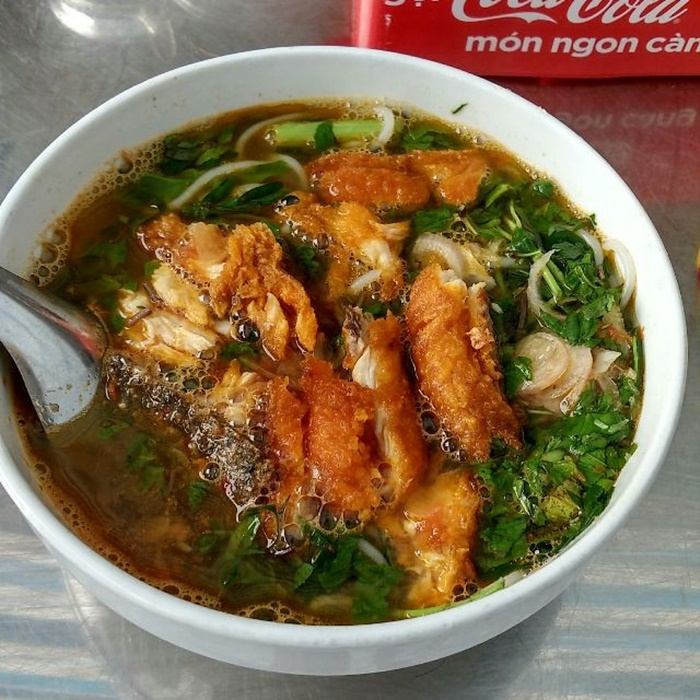 Phố canh cá – đường Hai Bà Trưng. Ảnh: Internet