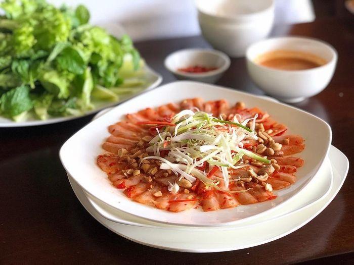 Người ăn gỏi cá mai luôn cảm nhận vị bùi bùi nơi đầu lưỡi.