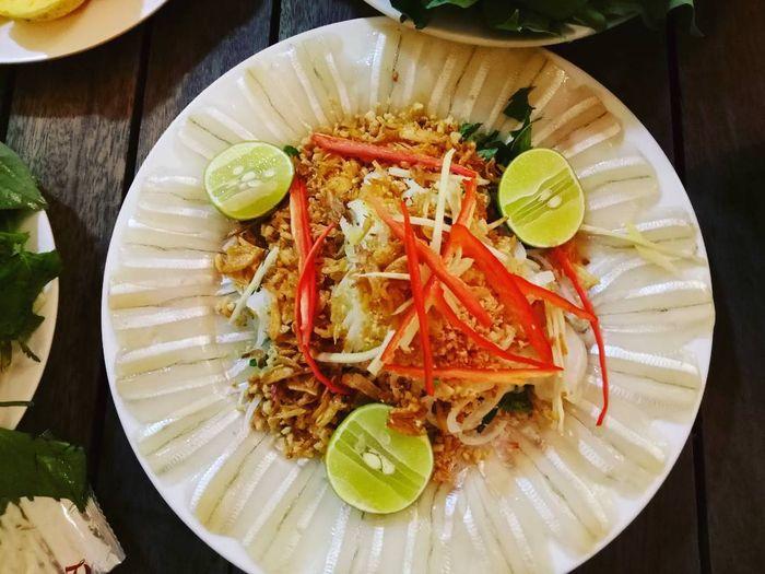 Gỏi cá Nha Trang hút hồn du khách khi đến đây.