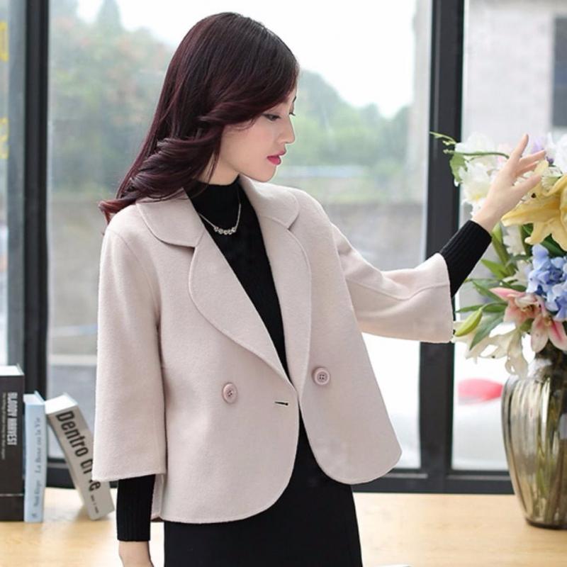 Phối đồ với áo khoác dạ dáng ngắn