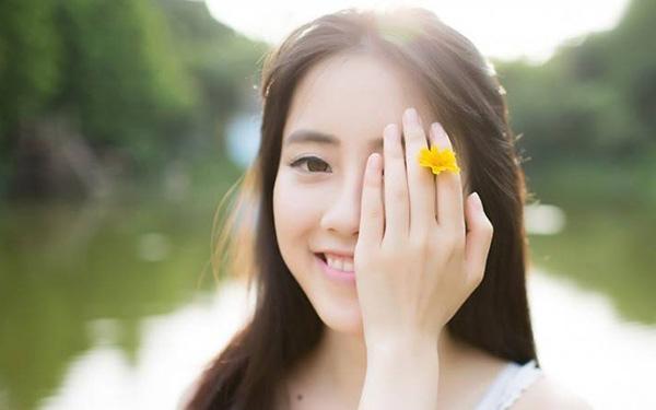 Con gái Thiên Bình có khuôn mặt thanh tú và ngoại hình cân đối, đồng thời, sự thân thiện cũng giúp họ ghi điểm rất nhiều trong mắt phái mạnh