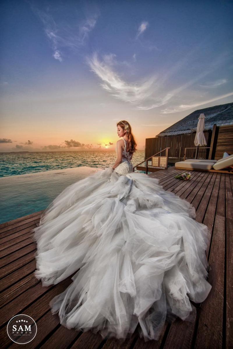 Cô dâu cực kỳ lộng lãnh dưới ánh mặt hoàng hôn cùng Sam Photo