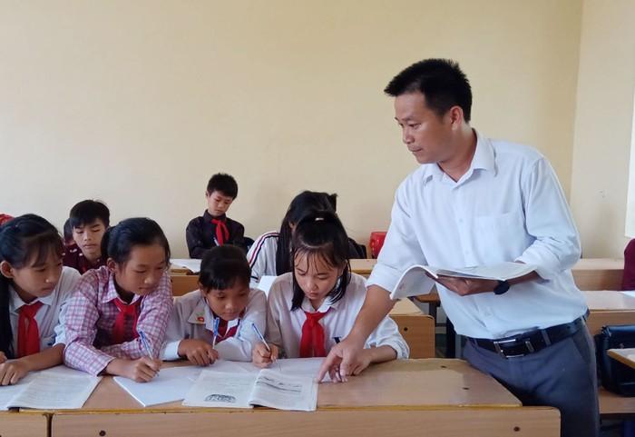 Bài văn kể về kỉ niệm đáng nhớ với thầy giáo, cô giáo cũ hay nhất số 1