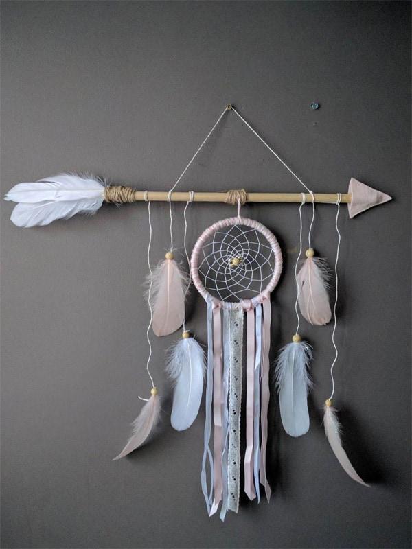 Sử dụng thảm treo tường, macrame, dreamcatcher DIY