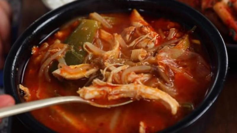 Súp gà cay kiểu Thái
