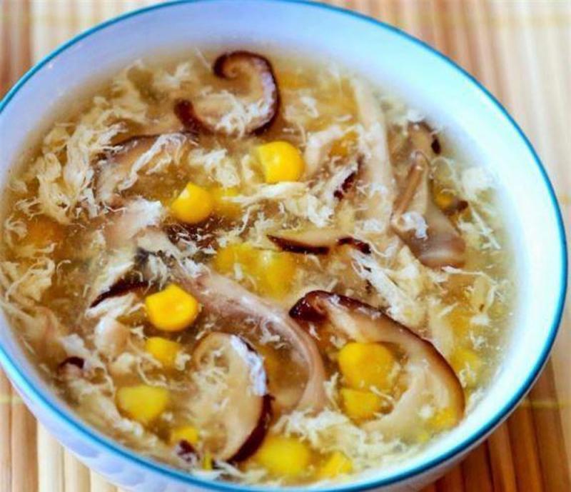 Súp gà và nấm hương
