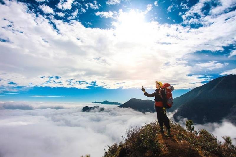 Biển mây ngày có nắng